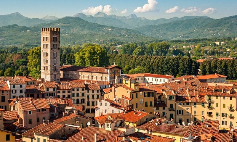 Vista da cidade de Lucca em Toscana na Itália