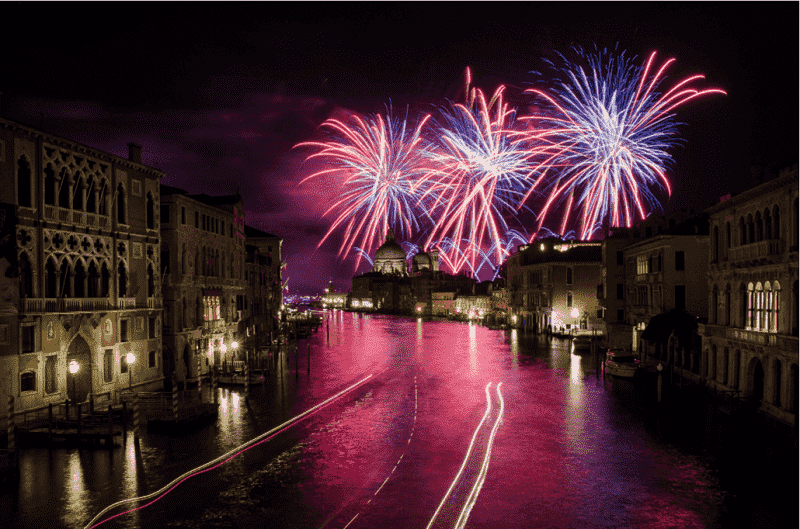 Fogos de artifício no Ano Novo em Veneza