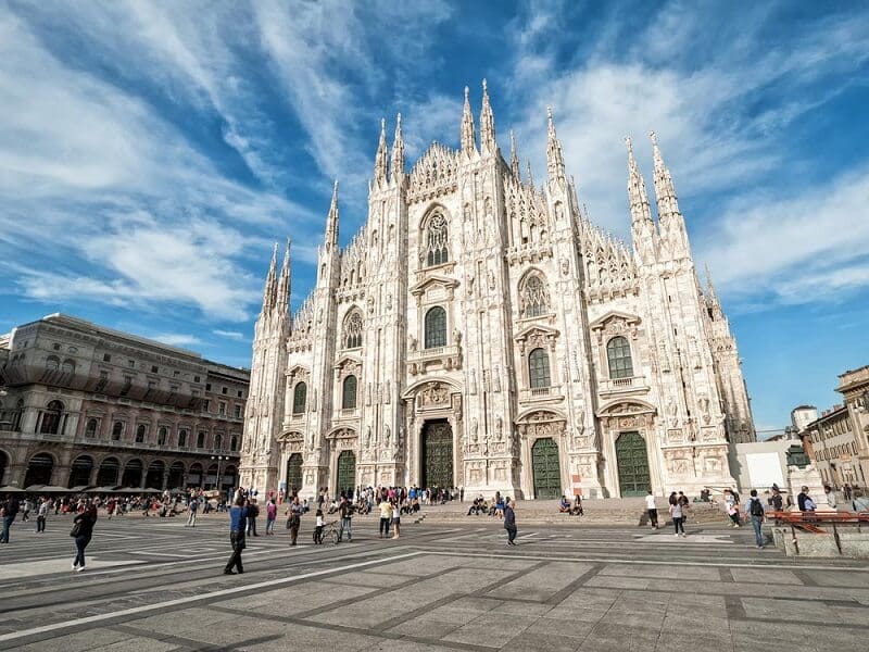 Catedral de Milão na Piazza del Duomo na Itália