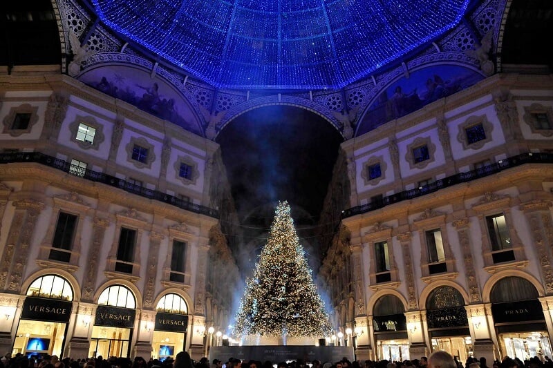 Árvore de Natal na Galeria Vittorio Emanuele II em Milão