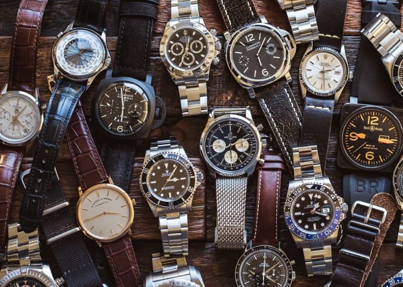 Relógios de diferentes marcas e modelos