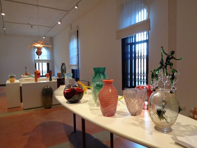 Obras de vidro expostas no Museu do Vidro