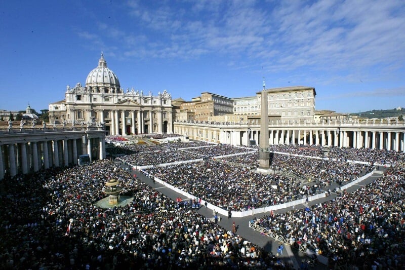 Público de Audiência Papal no Vaticano em Roma