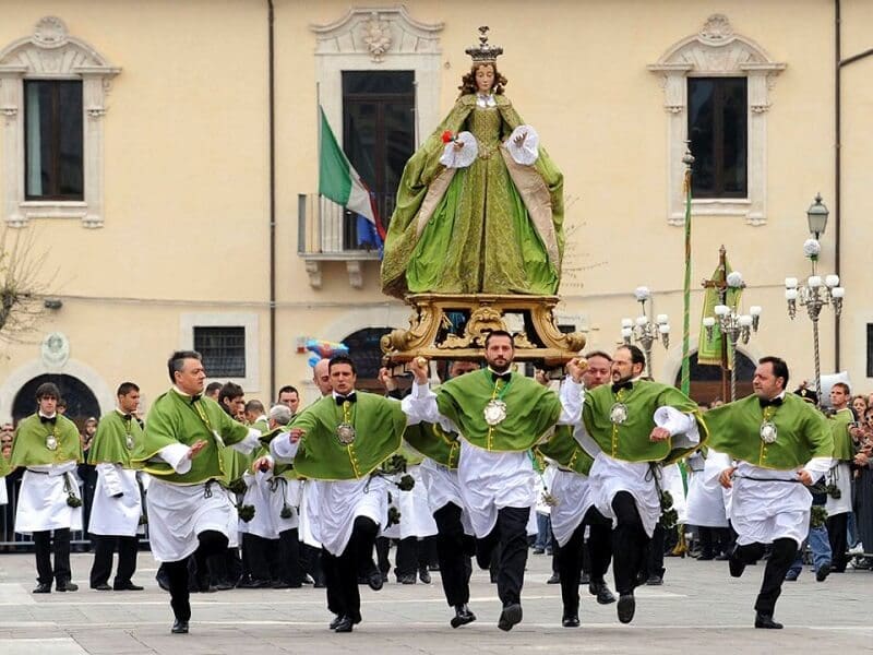 Celebração de Semana Santa na Itália