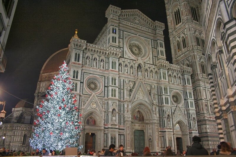 Árvore de Natal na Piazza di San Giovanni em Florença