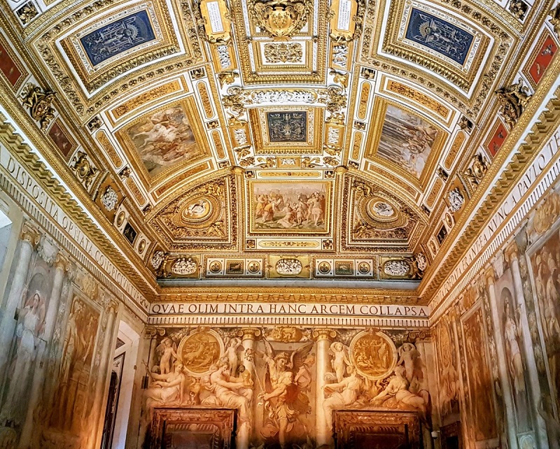 Interior do Castelo Sant'Angelo em Roma