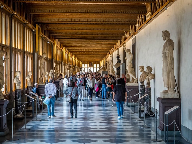 Interior da Galeria Uffizi em Florença