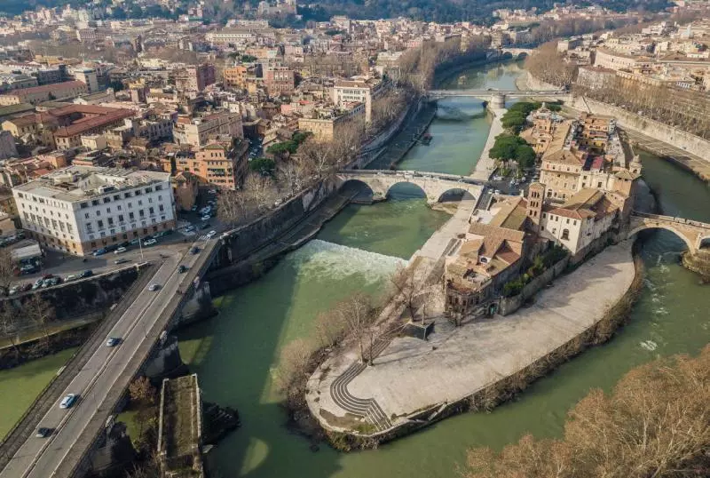 Rio Tibre em Roma visto de cima