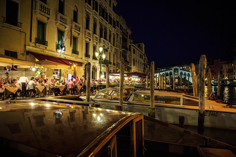 Movimento noturno em Veneza