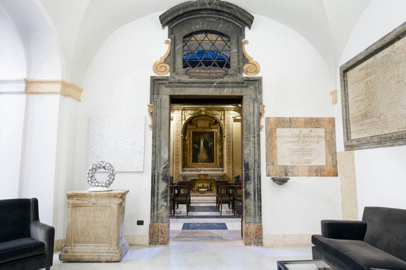 Entrada para Capella del Transito no Palácio de Santa Chiara em Roma