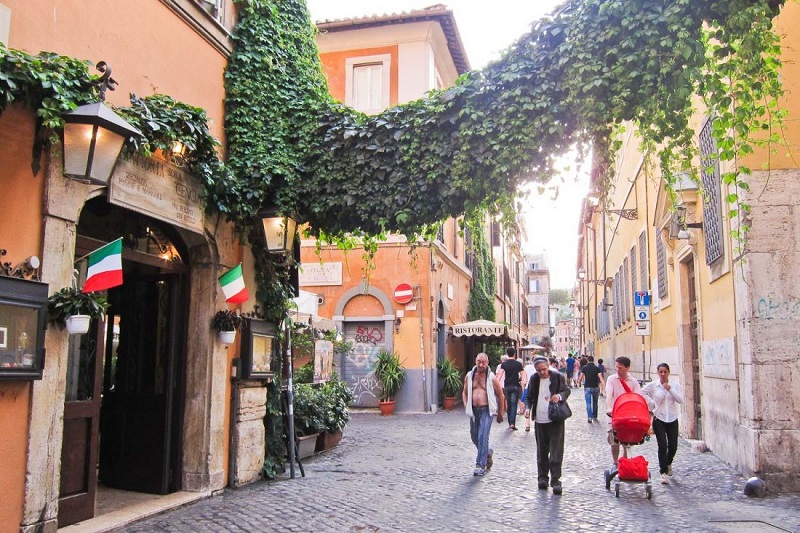 Rua do bairro Trastevere em Roma