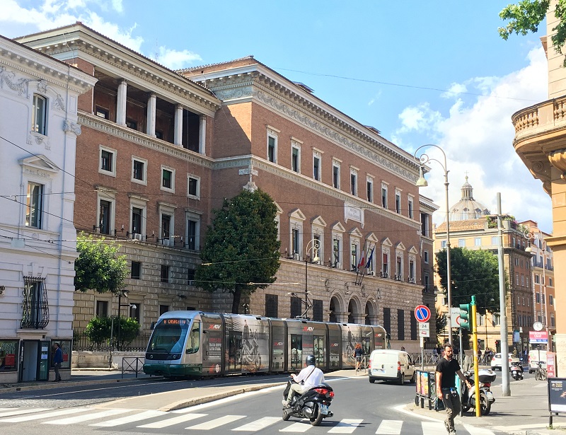 Via Arenula no bairro judeu em Roma
