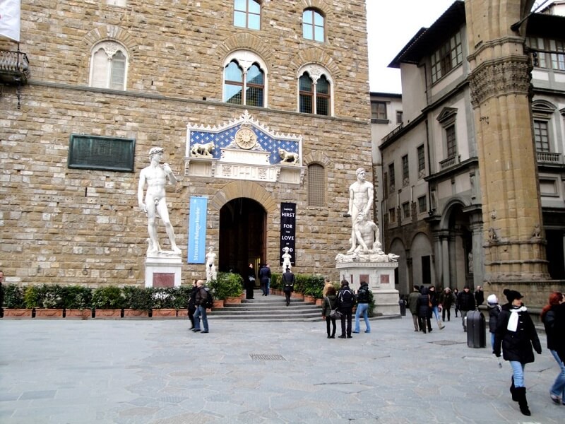 Entrada da Galeria Accademia em Florença