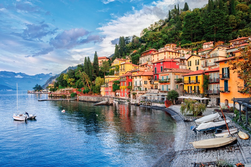 Cidade à margem do Lago de Como