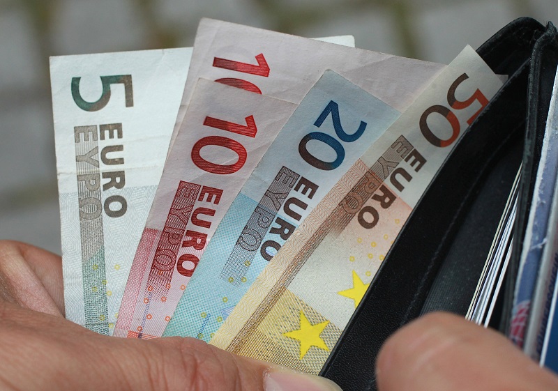 Notas de euro na carteira