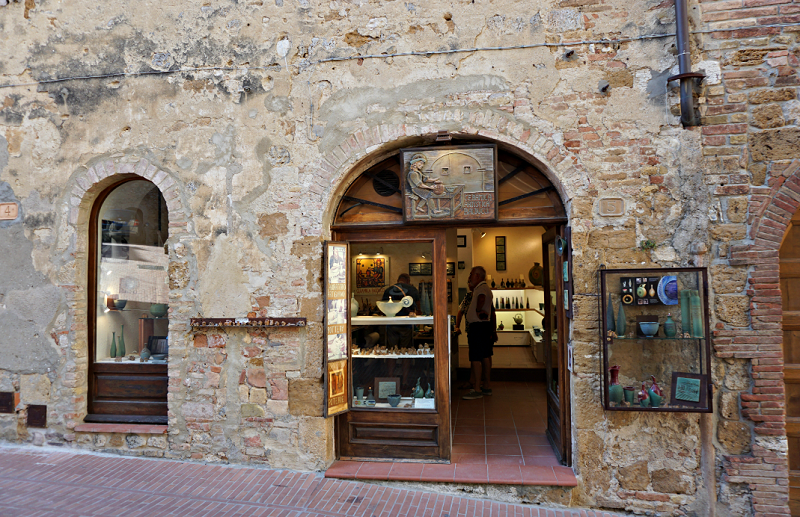 Entrada da loja Balducci em San Gimignano