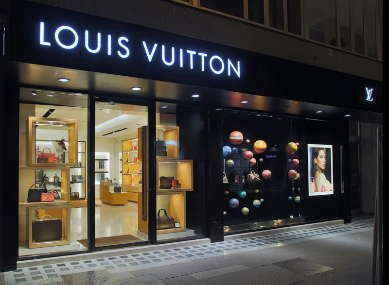 Loja da Louis Vuitton na região da Via Corso Cavour e Via Manzoni em Bari