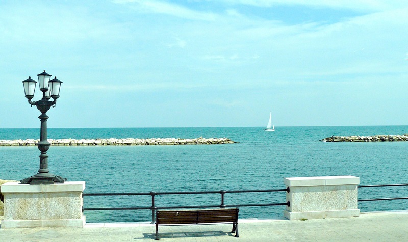 Vista da praia Pane e Pomodoro em Bari
