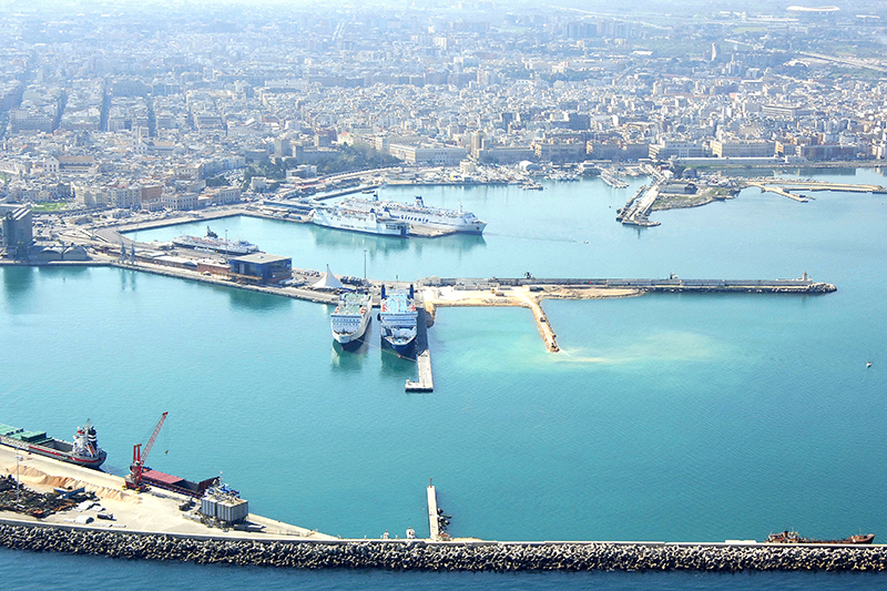 Porto de Bari na Itália