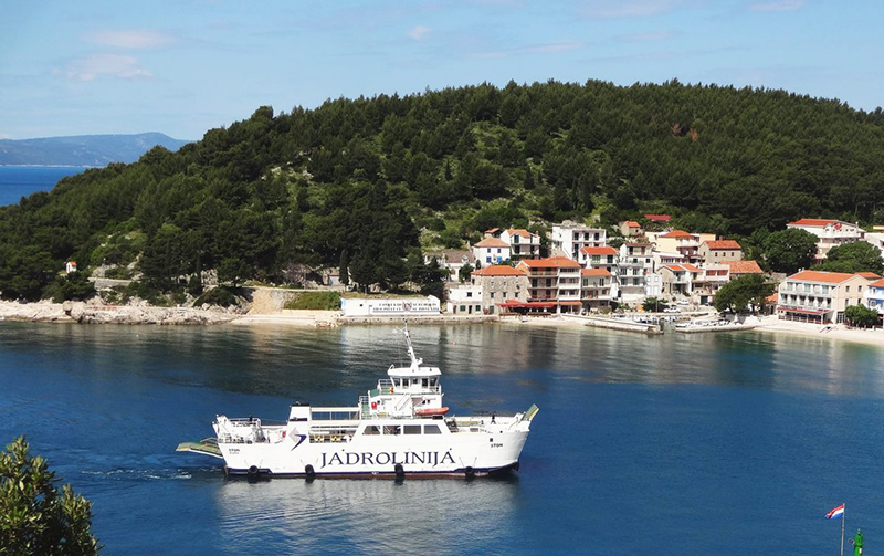 Ferry Jadrolinija na viagem de Ancona para Zadar