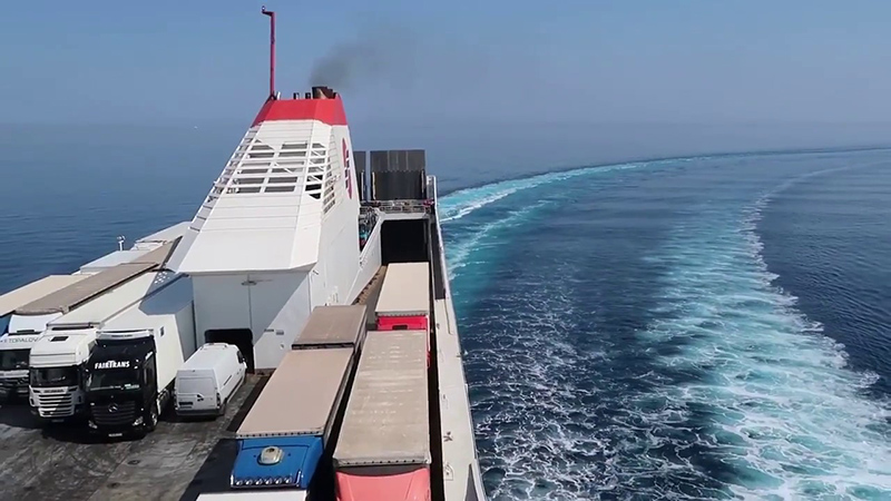 Ferry seguindo viagem para a Grécia