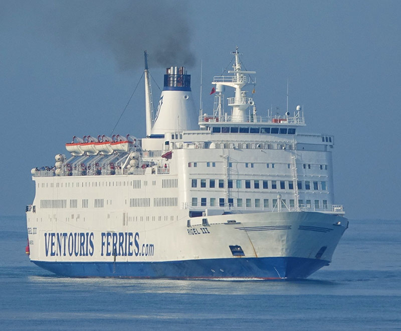 Embarcação da Ventouries Ferries
