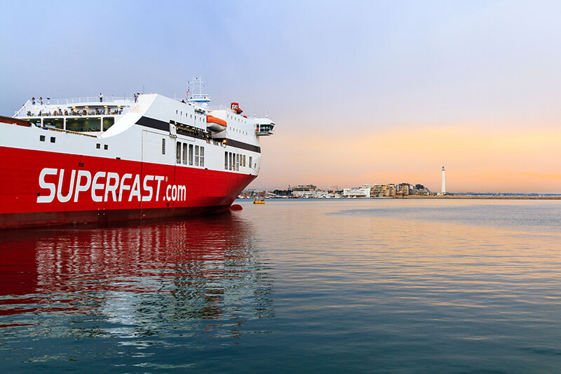 Embarcação de ferry da empresa Anek Superfast