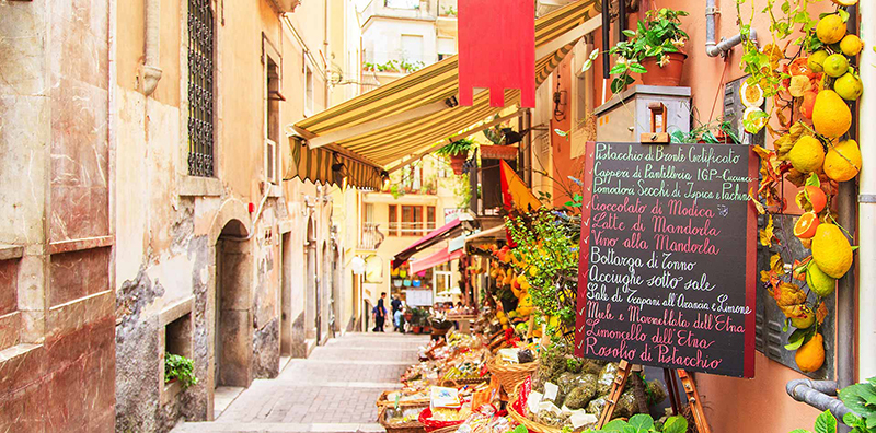 Ruas charmosas e tranquilas da Sicília