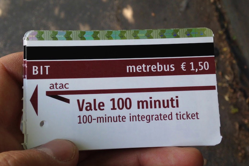 Ticket de metrô em Roma