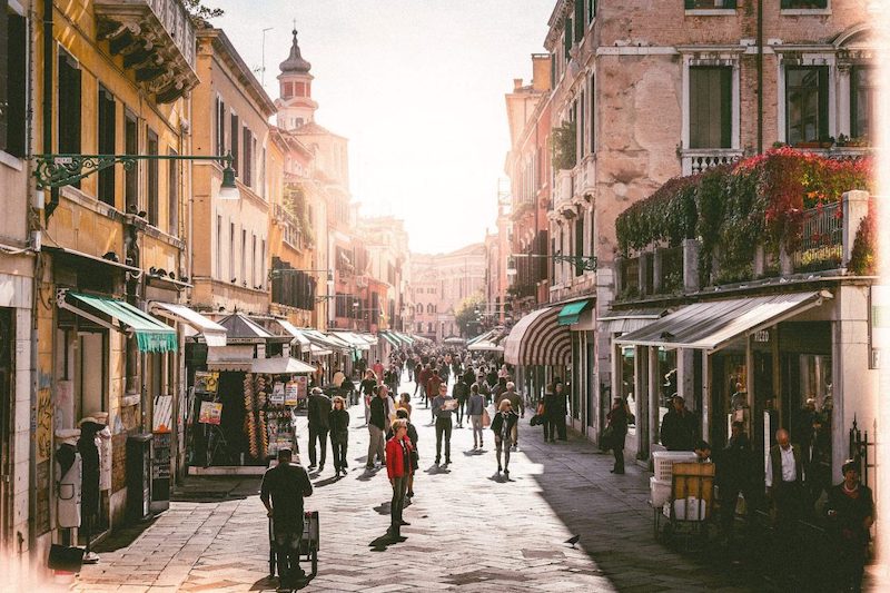 Rua de compras em Veneza