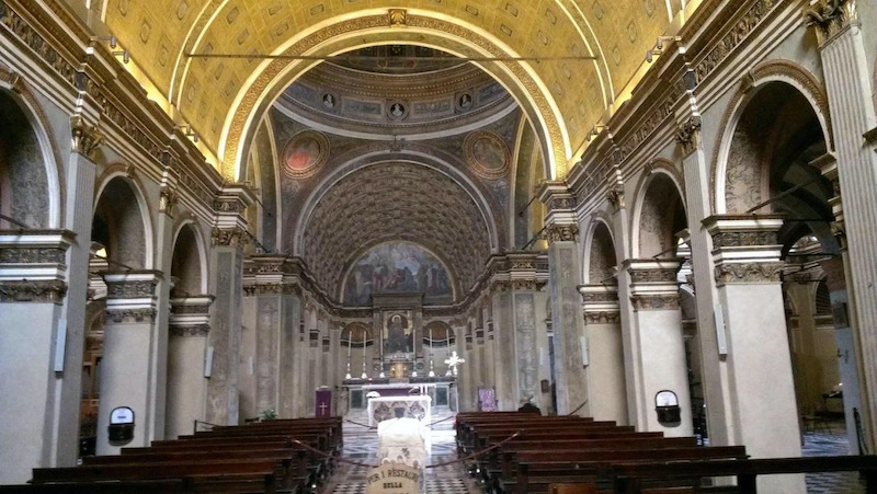 Interior da Igreja Santa Maria presso San Satiro em Milão