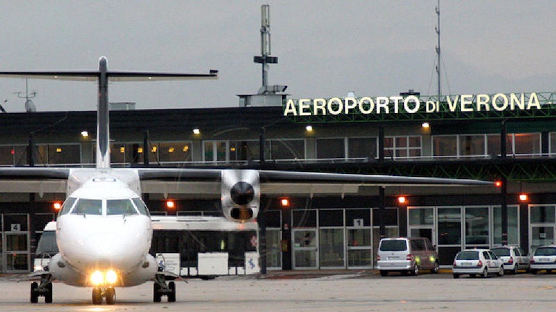 Avião no Aeroporto de Verona