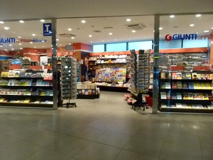 Giunti al Punto Librerie no Aeroporto de Florença