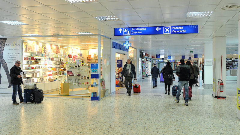 Interior do Aeroporto de Alghero