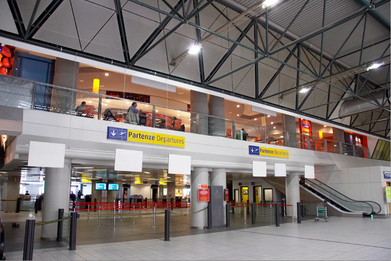 Interior do Aeroporto de Turim
