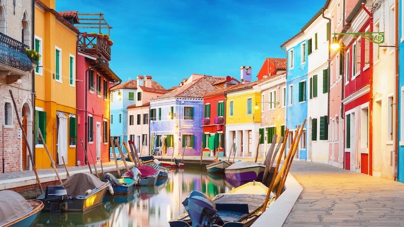 Casas coloridas em Veneza