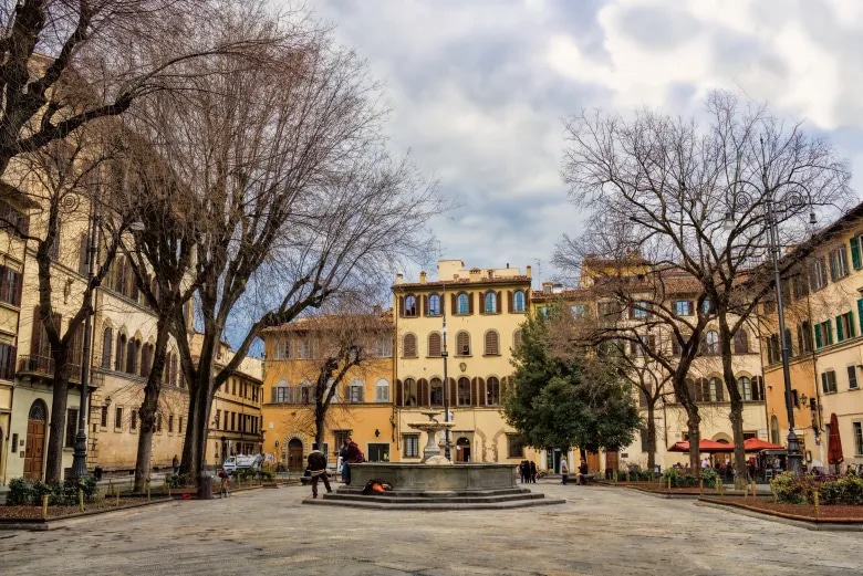 Piazza Santo Spirito no bairro Oltrarno em Florença