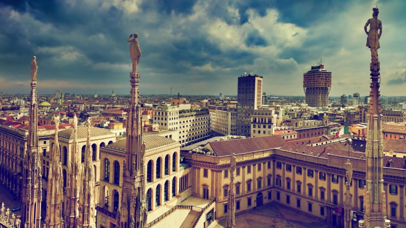 Vista das construções na cidade de Milão