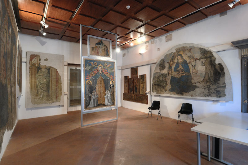 Exposição na Pinacoteca Comunale Palazzo Vallemani em Assis