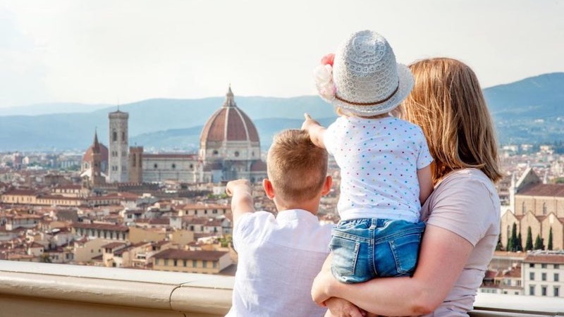 Mãe e filhos em Florença