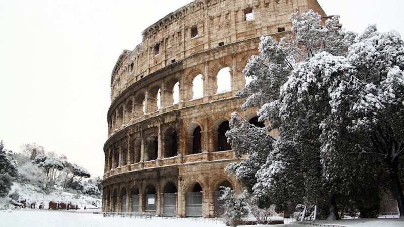 Neve no Coliseu de Roma