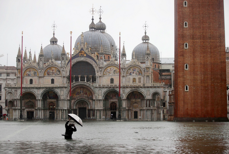 Acqua alta na Piazza San Marco em Veneza