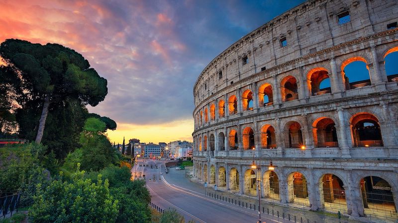 Paisagem do Coliseu de Roma ao entardecer
