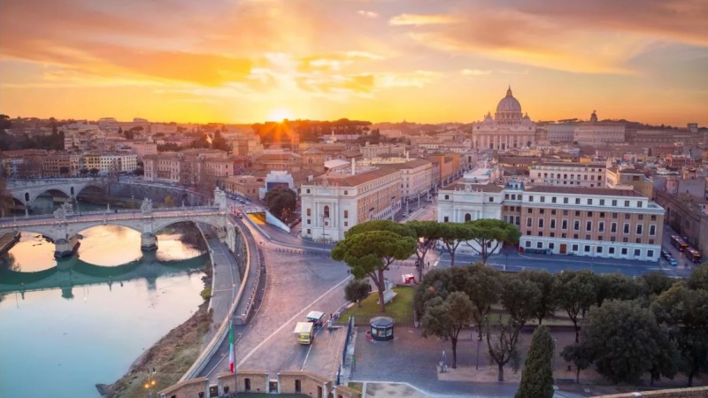 Paisagem do pôr do sol na cidade de Roma
