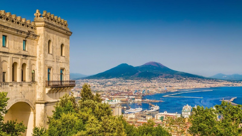 Paisagem da cidade de Nápoles e Monte Vesúvio